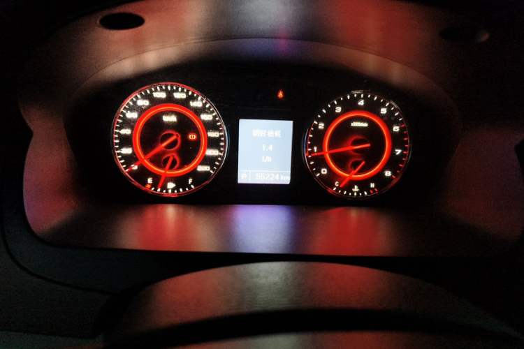 Used SAIC MAXUS G10 2016 2.0T Automatic Elite Edition Odometer Close Up