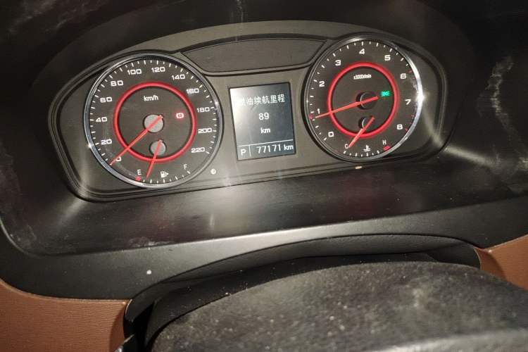 Used SAIC MAXUS G10 2016 2.0T Automatic Flagship Edition Odometer Close Up