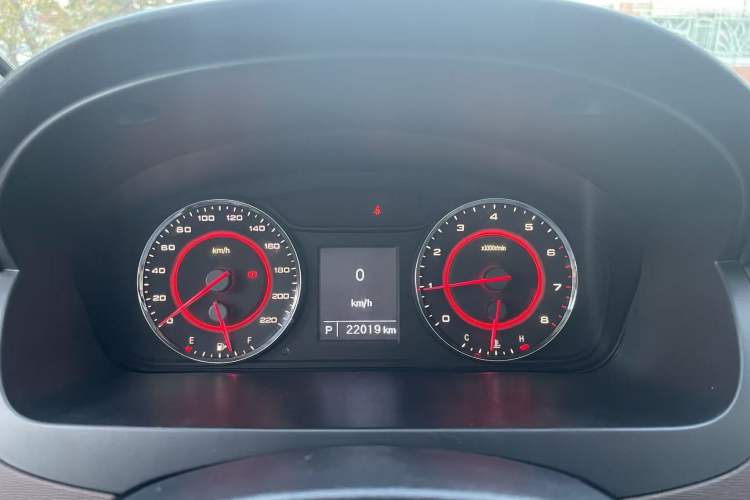 Used SAIC MAXUS G10 2016 2.0T Automatic Flagship Edition Odometer Close Up