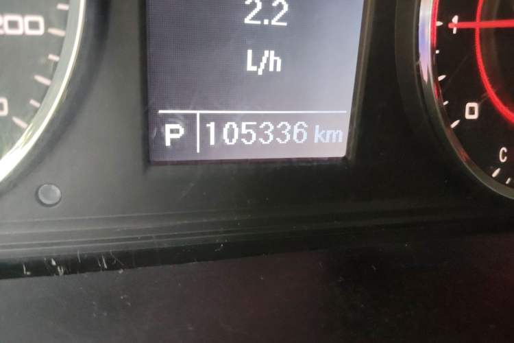 Used SAIC MAXUS G10 2016 2.0T Automatic Fashion Edition Odometer Close Up