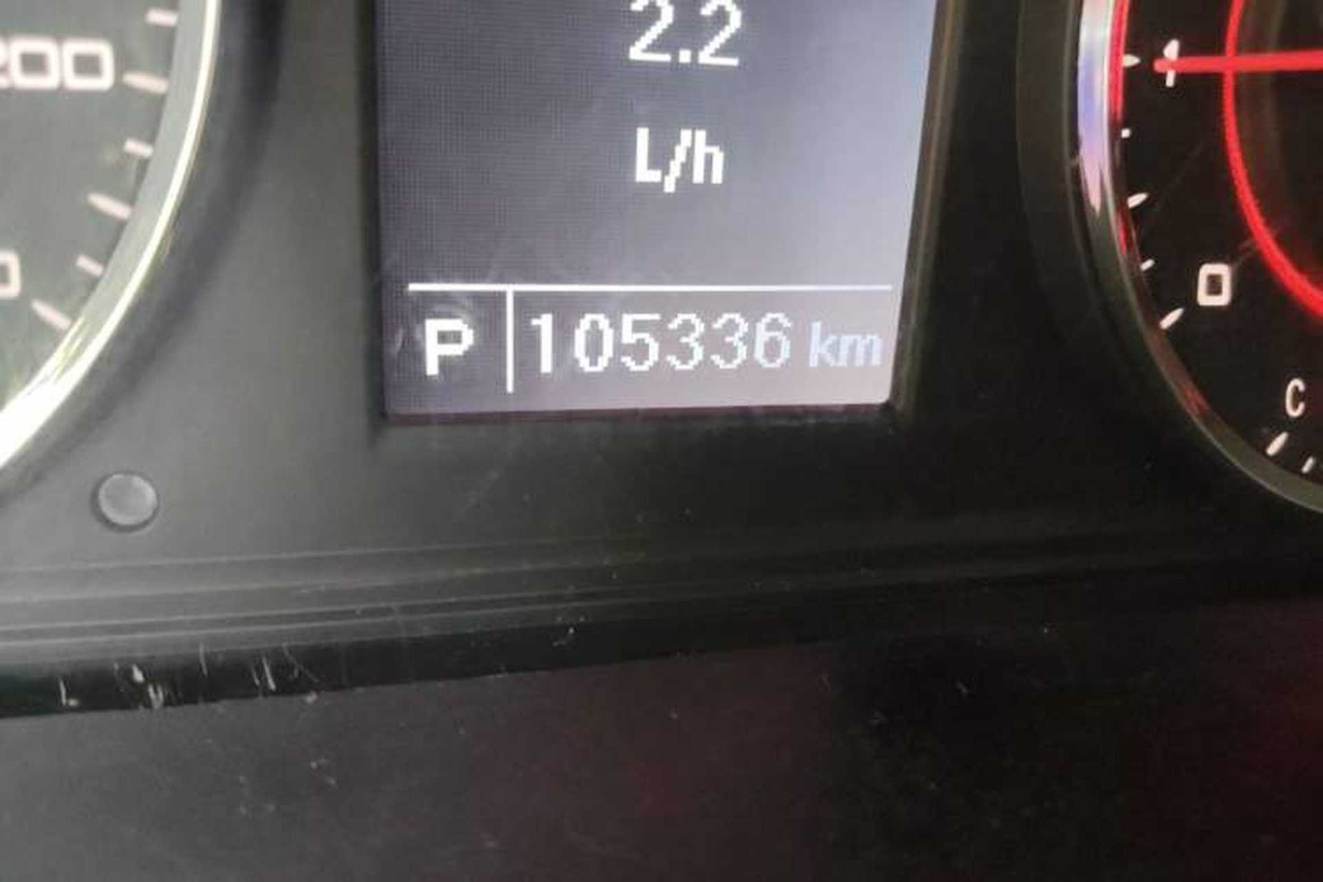 Used SAIC MAXUS G10 2016 2.0T Automatic Fashion Edition Odometer Close Up