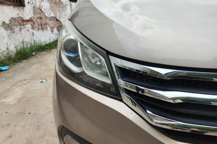 Used SAIC MAXUS G10 2016 2.0T Automatic Elite Edition Right Front Headlight