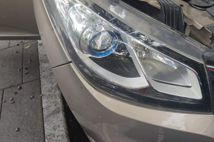 Used SAIC MAXUS G10 2016 2.0T Automatic Elite Edition Right Front Headlight