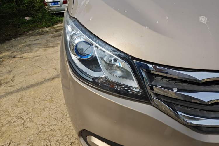 Used SAIC MAXUS G10 2016 2.0T Manual Elite Edition Right Front Headlight