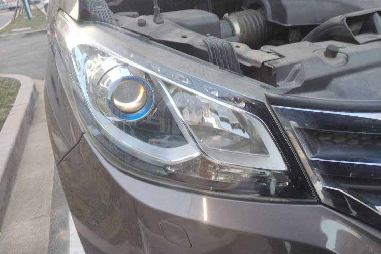 Used SAIC MAXUS G10 2016 2.0T Automatic Luxury Executive Edition Right Front Headlight