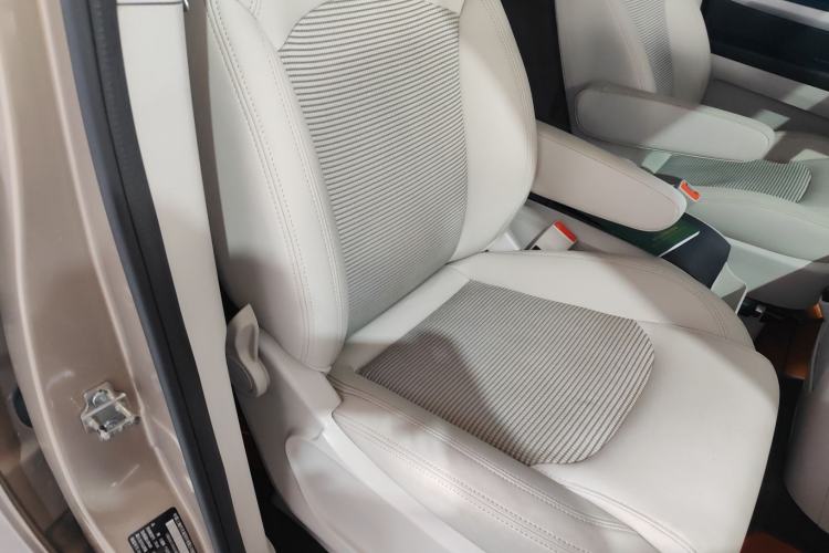 Used SAIC MAXUS G10 2016 2.0T Automatic Elite Edition Right Front Seat