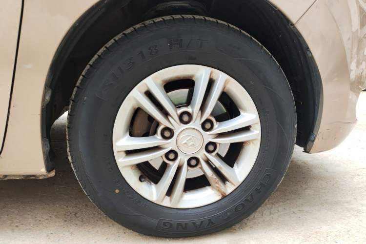 Used SAIC MAXUS G10 2016 2.0T Automatic Elite Edition Right Front Wheel Hub