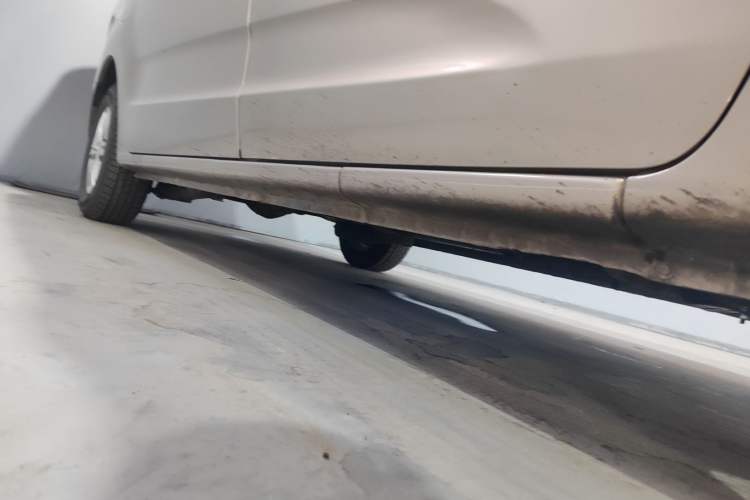 Used SAIC MAXUS G10 2016 2.0T Automatic Elite Edition Right Side Sill
