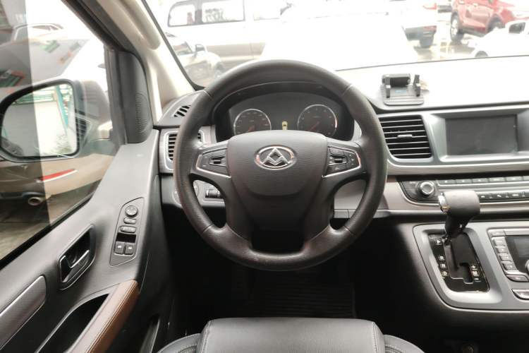 Used SAIC MAXUS G10 2016 2.0T Automatic Elite Edition Steering Wheel