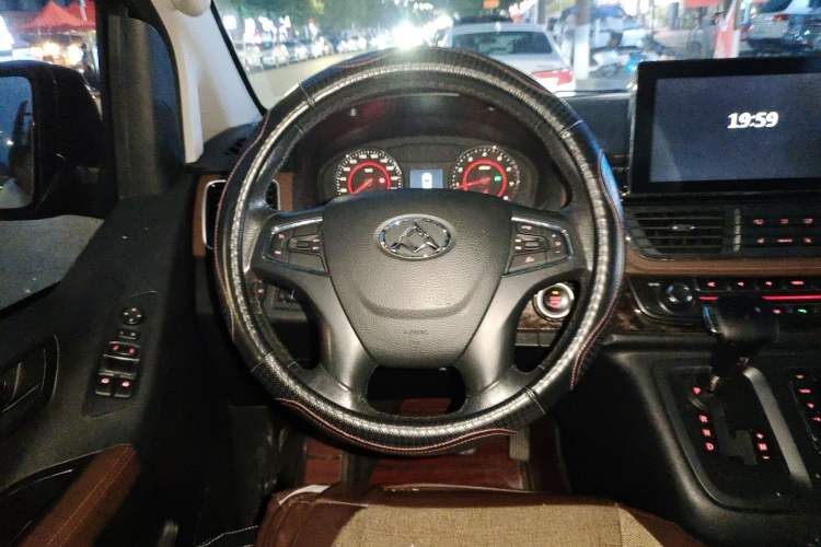Used SAIC MAXUS G10 2016 2.0T Automatic Flagship Edition Steering Wheel