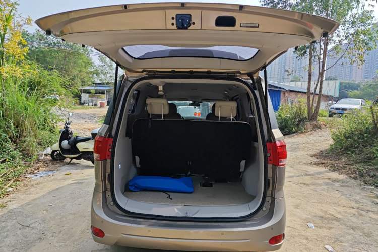 Used SAIC MAXUS G10 2016 2.0T Manual Elite Edition Trunk