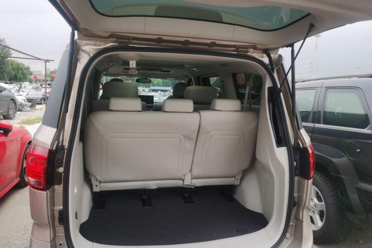 Used SAIC MAXUS G10 2016 2.0T Automatic Flagship Edition Trunk