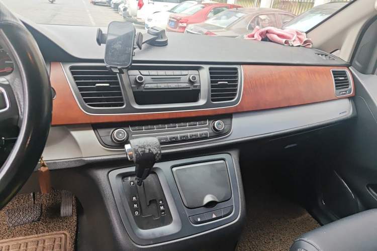 Used SAIC MAXUS G10 2016 2.0T Automatic Elite Edition Audio And AC Panel