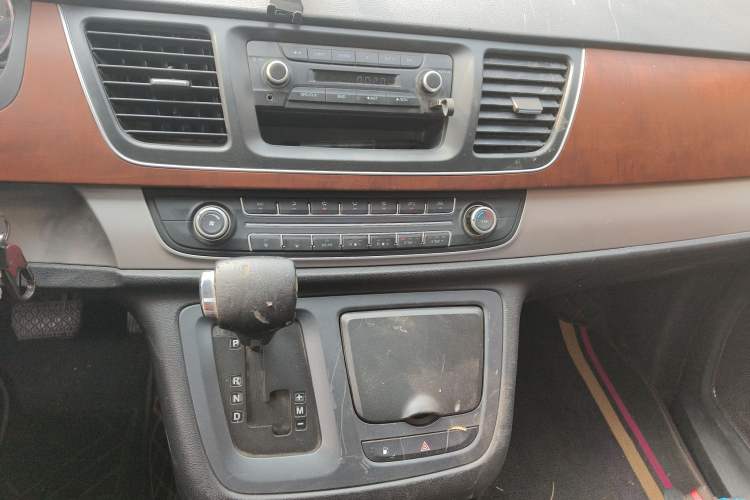 Used SAIC MAXUS G10 2016 2.0T Automatic Elite Edition Audio And AC Panel