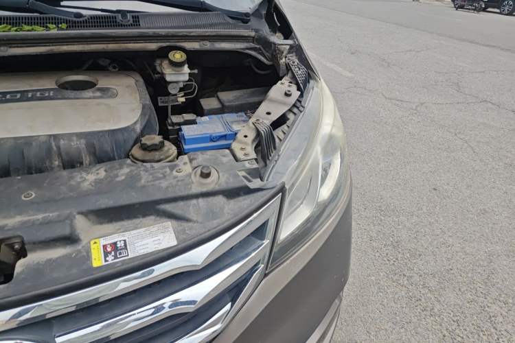 Used SAIC MAXUS G10 2016 2.0T Automatic Elite Edition Engine Bay Left