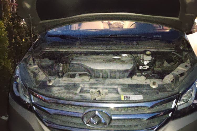 Used SAIC MAXUS G10 2016 2.0T Automatic Elite Edition Engine Bay