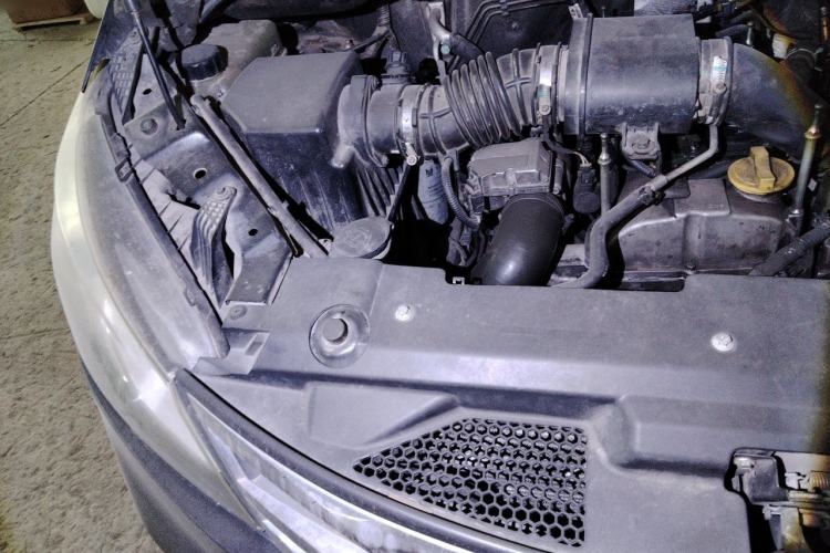 Used SAIC MAXUS G10 2016 1.9T Manual Elite Edition Diesel China V Standard Engine Bay Right