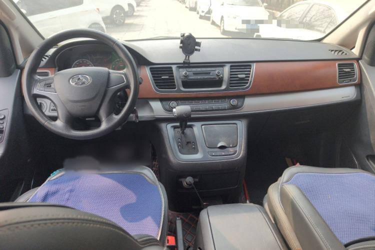 Used SAIC MAXUS G10 2016 2.0T Automatic Elite Edition Interior 2
