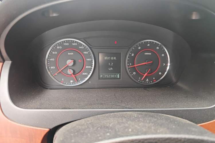 Used SAIC MAXUS G10 2016 2.0T Automatic Elite Edition Odometer Close Up
