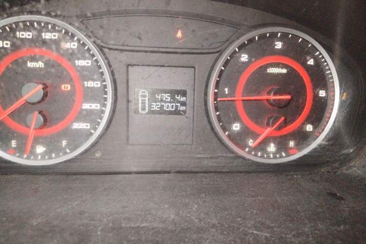 Used SAIC MAXUS G10 2016 1.9T Manual Elite Edition Diesel China V Standard Odometer Close Up