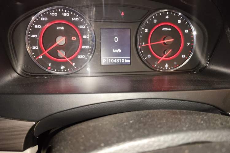 Used SAIC MAXUS G10 2016 2.0T Automatic Elite Edition Odometer Close Up