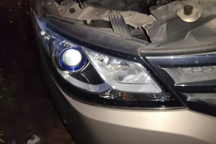 Used SAIC MAXUS G10 2016 2.0T Automatic Elite Edition Right Front Headlight