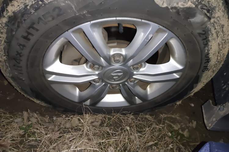 Used SAIC MAXUS G10 2016 2.0T Automatic Elite Edition Right Front Wheel Hub