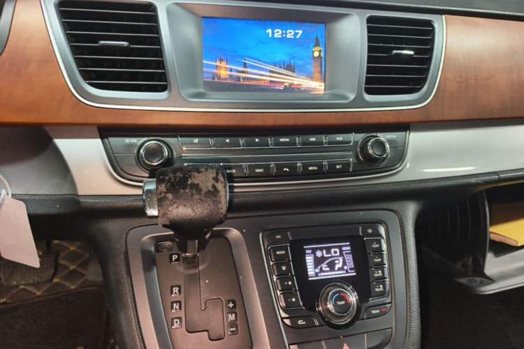 Used SAIC MAXUS G10 2016 2.0T Automatic Luxury Edition Audio And AC Panel
