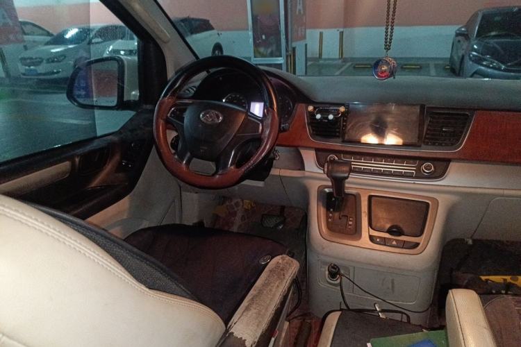 Used SAIC MAXUS G10 2016 1.9T Automatic Elite Edition Diesel China V Emission Standard Center Console
