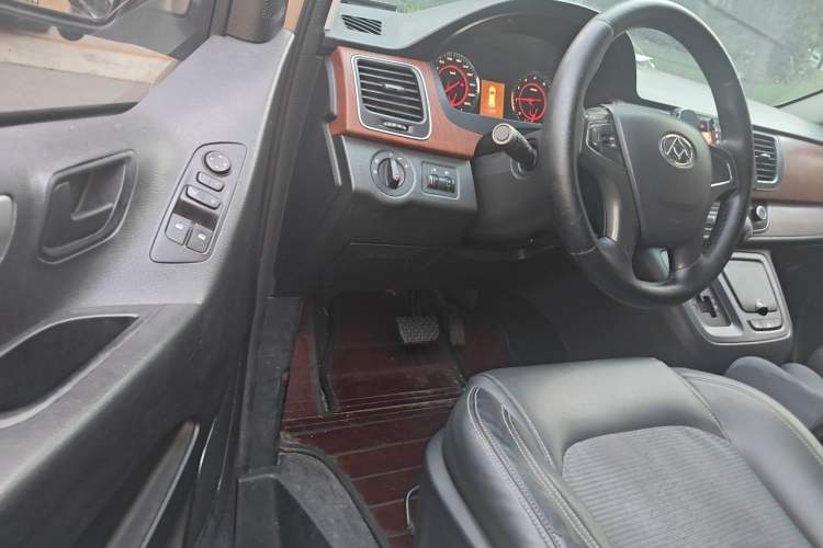 Used SAIC MAXUS G10 2016 2.0T Automatic Elite Edition Driver Seat