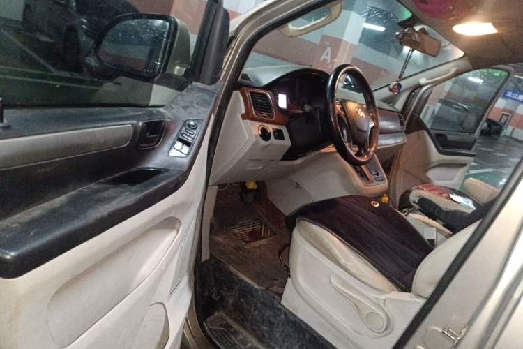 Used SAIC MAXUS G10 2016 1.9T Automatic Elite Edition Diesel China V Emission Standard Driver Seat