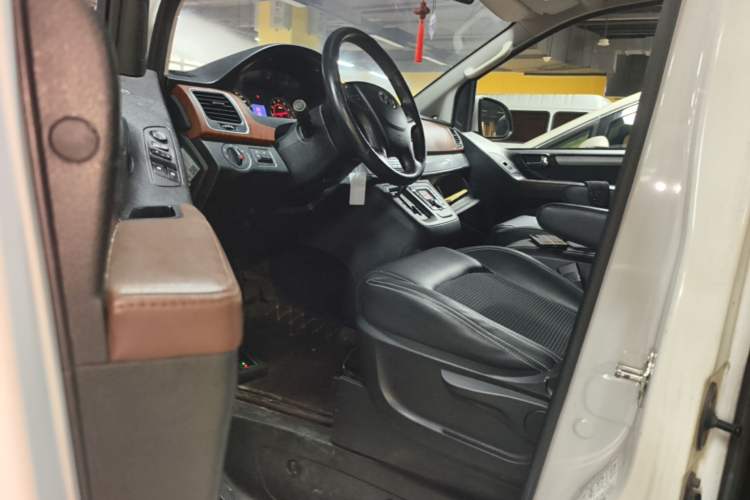 Used SAIC MAXUS G10 2016 2.0T Automatic Luxury Edition Driver Seat