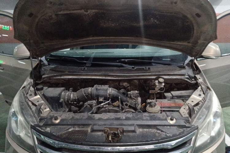 Used SAIC MAXUS G10 2016 1.9T Automatic Elite Edition Diesel China V Emission Standard Engine Bay