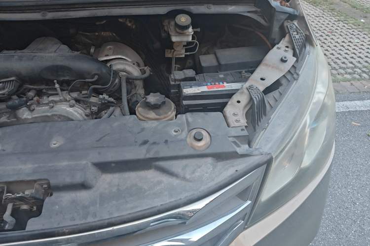 Used SAIC MAXUS G10 2016 2.0T Automatic Elite Edition Engine Bay Left