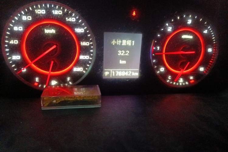 Used SAIC MAXUS G10 2016 1.9T Automatic Elite Edition Diesel China V Emission Standard Odometer Close Up