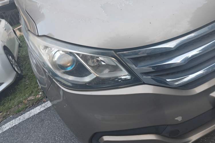 Used SAIC MAXUS G10 2016 2.0T Automatic Elite Edition Right Front Headlight