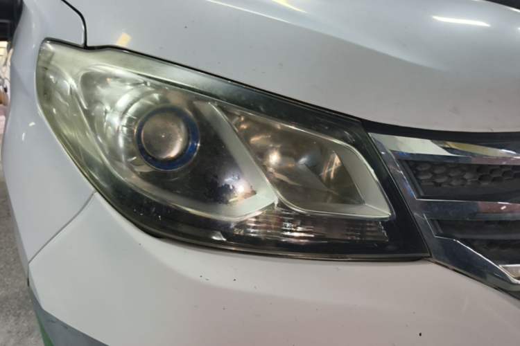 Used SAIC MAXUS G10 2016 2.0T Automatic Luxury Edition Right Front Headlight