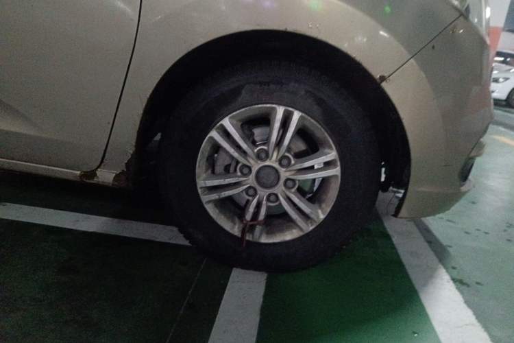 Used SAIC MAXUS G10 2016 1.9T Automatic Elite Edition Diesel China V Emission Standard Right Front Wheel Hub