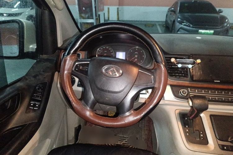 Used SAIC MAXUS G10 2016 1.9T Automatic Elite Edition Diesel China V Emission Standard Steering Wheel