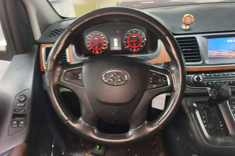 Used SAIC MAXUS G10 2016 2.0T Automatic Luxury Edition Steering Wheel
