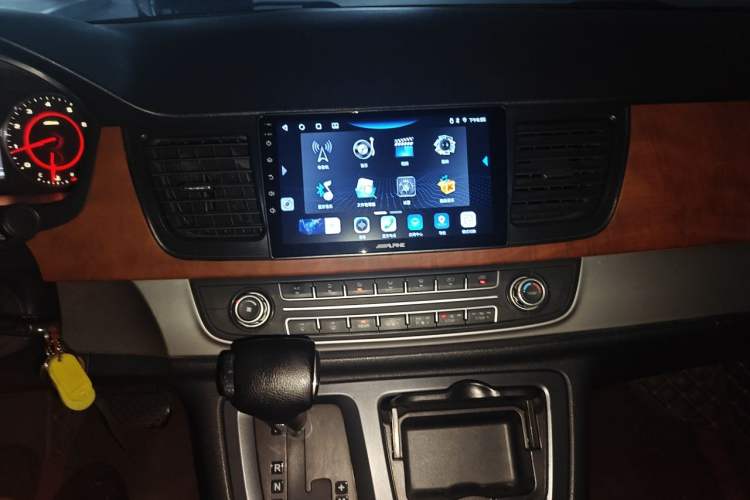 Used SAIC MAXUS G10 2016 2.0T Automatic Elite Edition Audio And AC Panel