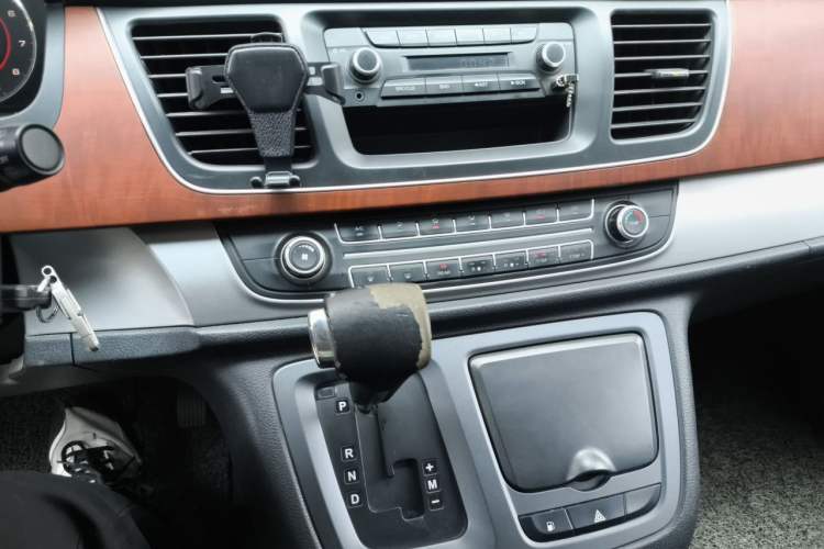 Used SAIC MAXUS G10 2016 2.0T Automatic Elite Edition Audio And AC Panel