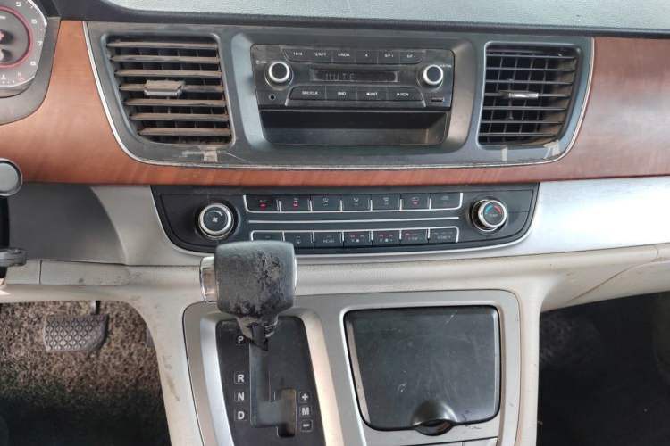 Used SAIC MAXUS G10 2016 2.0T Automatic Elite Edition Audio And AC Panel
