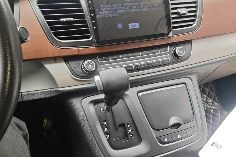 Used SAIC MAXUS G10 2016 2.0T Automatic Elite Edition Audio And AC Panel