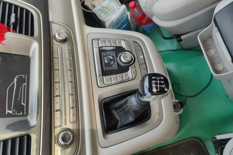 Used SAIC MAXUS G10 2016 1.9T Manual Elite Edition Diesel China V Standard Audio And AC Panel