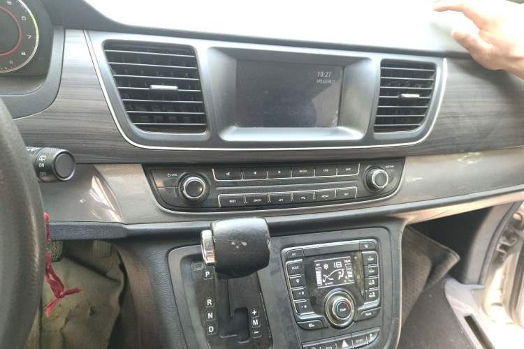 Used SAIC MAXUS G10 2016 2.0T Automatic Elite Edition Audio And AC Panel