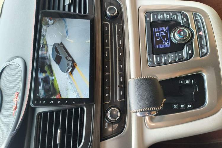Used SAIC MAXUS G10 2016 2.0T Automatic Elite Edition Audio And AC Panel