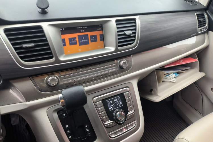 Used SAIC MAXUS G10 2016 2.0T Automatic Elite Edition Audio And AC Panel
