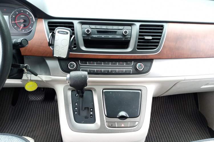 Used SAIC MAXUS G10 2016 2.0T Automatic Elite Edition Audio And AC Panel
