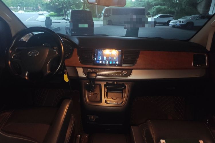 Used SAIC MAXUS G10 2016 2.0T Automatic Elite Edition Center Console